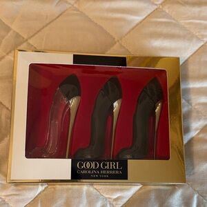 Carolina Herrera Elegant Black and Gold Heels